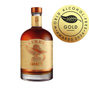 Een fles Lyre's Amaretti met gouden medaille van The World Alcohol-Free Awards