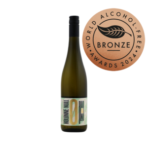 Een fles Kolonne Null Verdejo met een bronzen medaille van The World Alcohol-Free Awards
