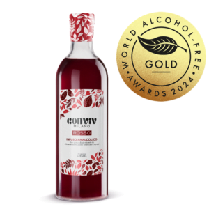 Een fles Conviv Rosso met gouden medaille van The World Alcohol-Free Awards