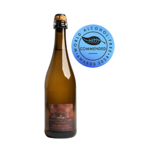 Een fles T-Vino Enjoy Jasmin Sparkling, een verrassende alcoholvrije drank met de commended medaille van The World Alcohol-Free Awards.